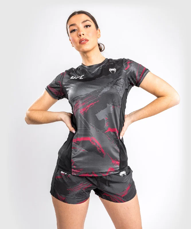 T-Shirt Dry Tech UFC Venum Authentic Fight Week 2.0 - Pour Femmes - Noir/Rouge Hooded Caped Shawl Collar