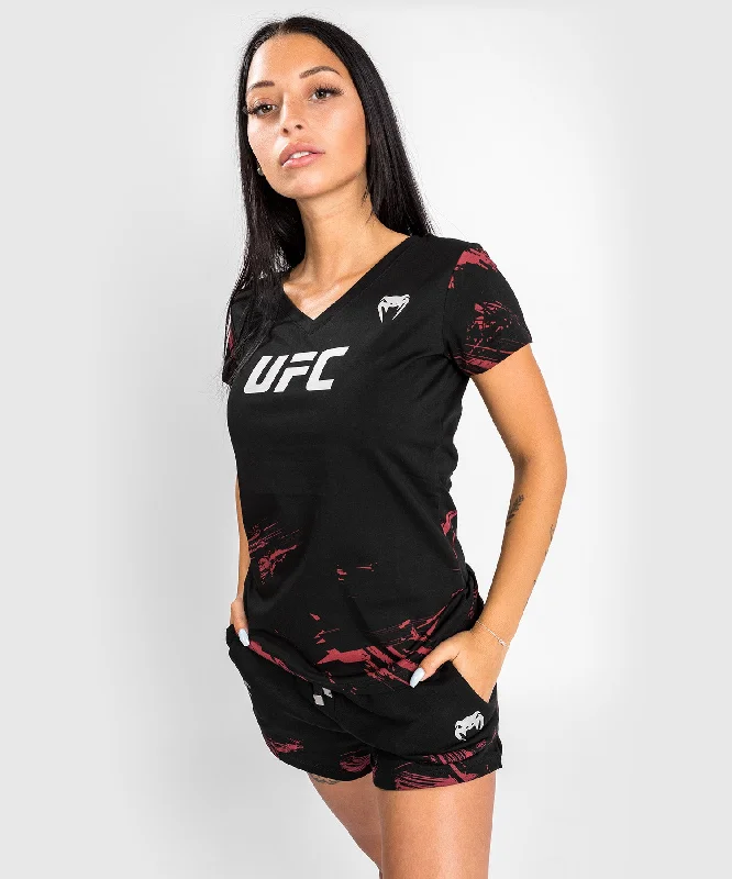 T-Shirt UFC Venum Authentic Fight Week 2.0 - Pour Femmes - Noir/Rouge Polka Dot Checkered Tartan T-Shirt UFC Venum Authentic Fight Week 2.0 - Pour Femmes - Noir/Rouge Polka Dot Checkered Tartan