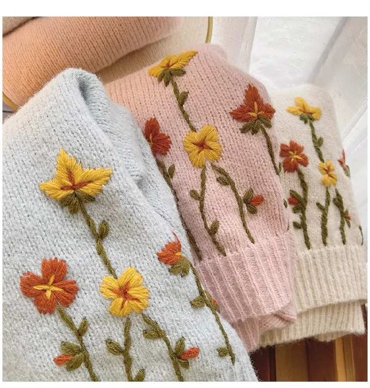 embroidered round neck sweater for women sweet style sweater      S4832 Tailored Straight A-Line